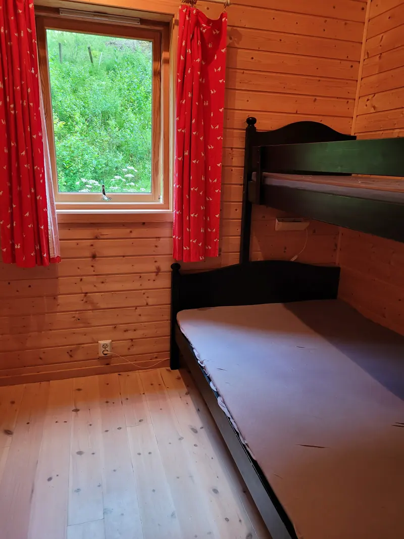 Køyesenger i hytta