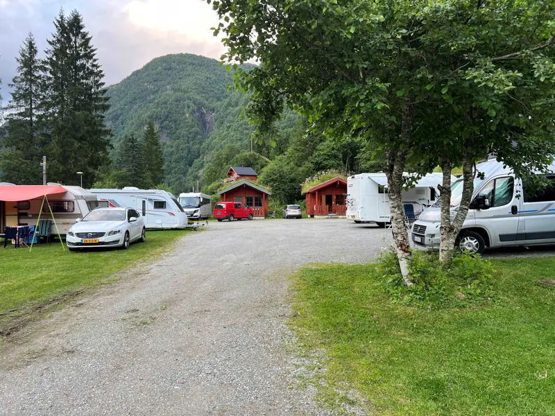 Grusveien gjennom campingen